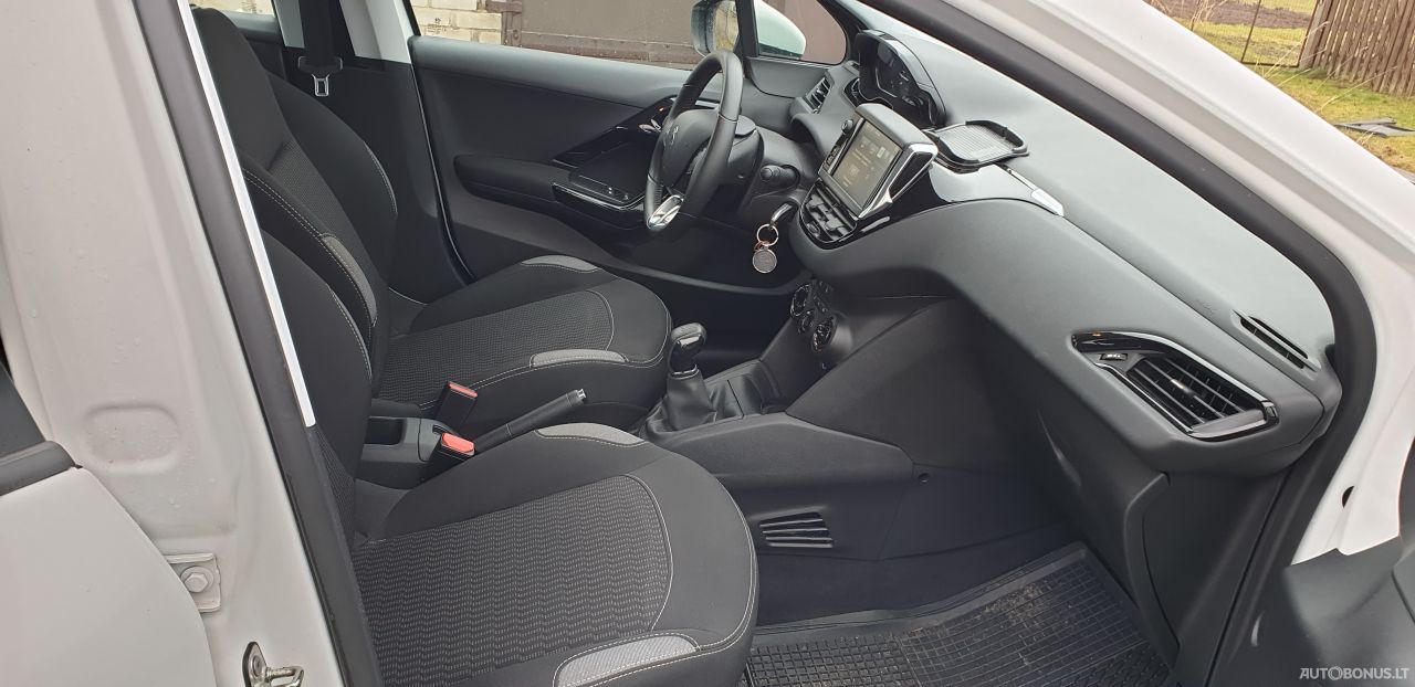 Peugeot 208 | 5