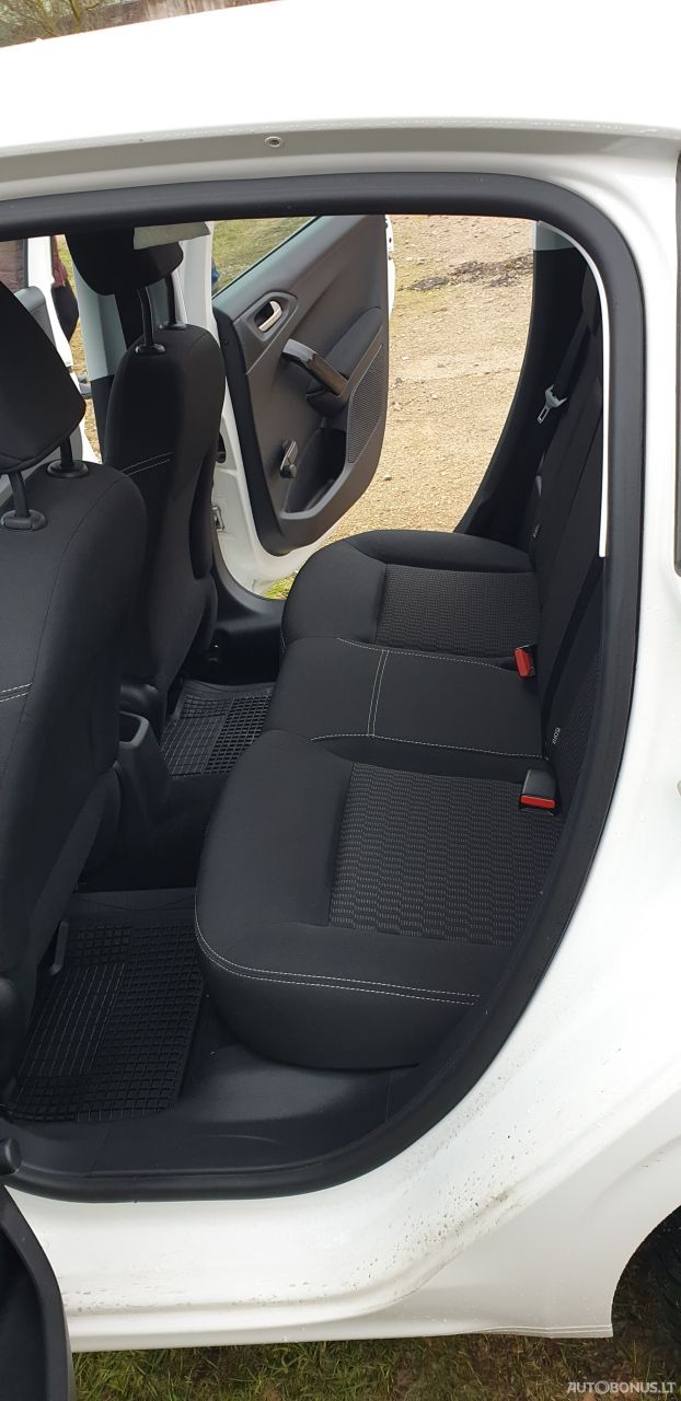 Peugeot 208 | 6