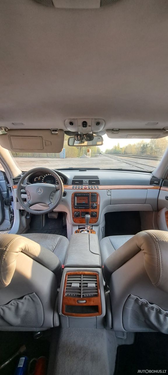 Mercedes-Benz S320 | 11