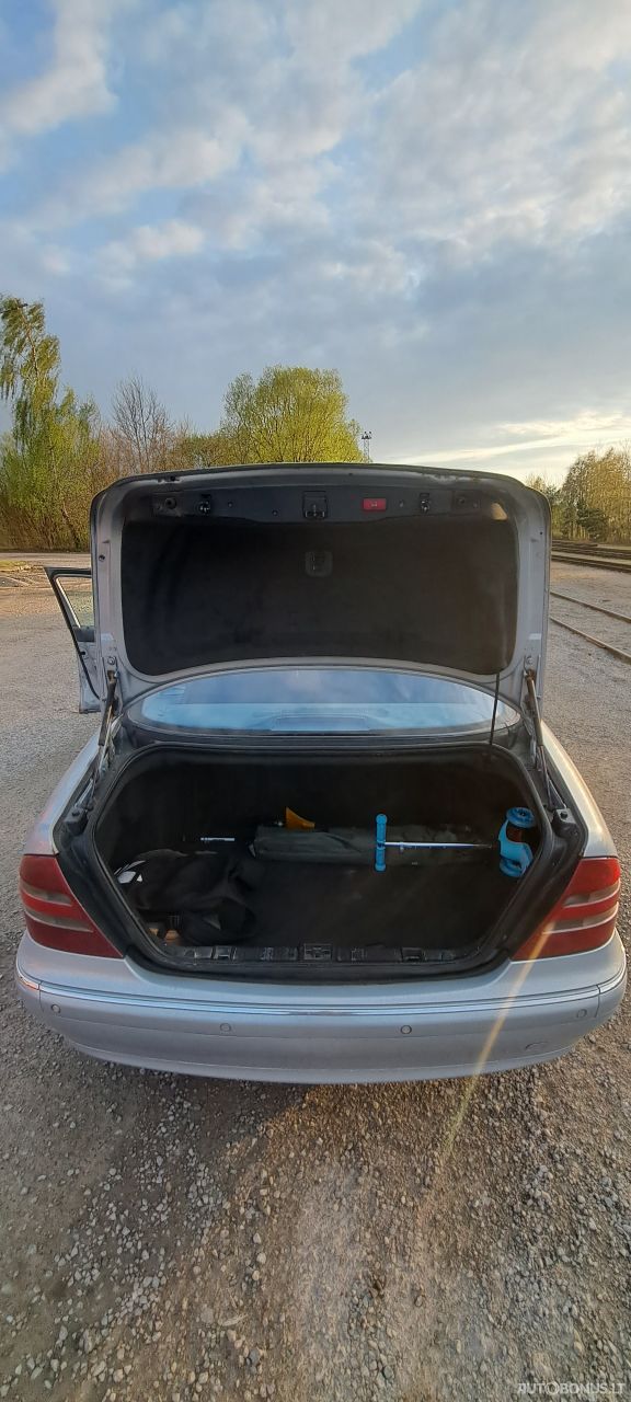 Mercedes-Benz S320 | 13