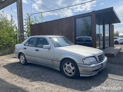 Mercedes-Benz C220 | 1