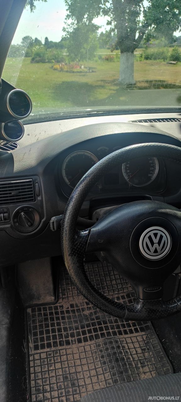 Volkswagen Golf | 1