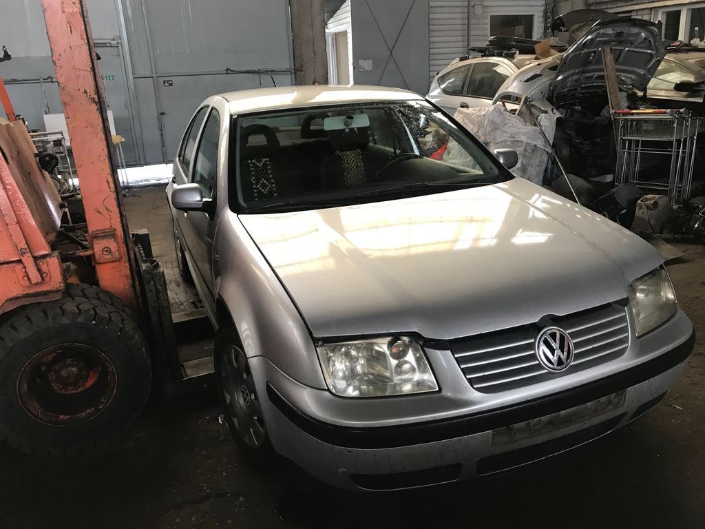 Volkswagen, Saloon | 3