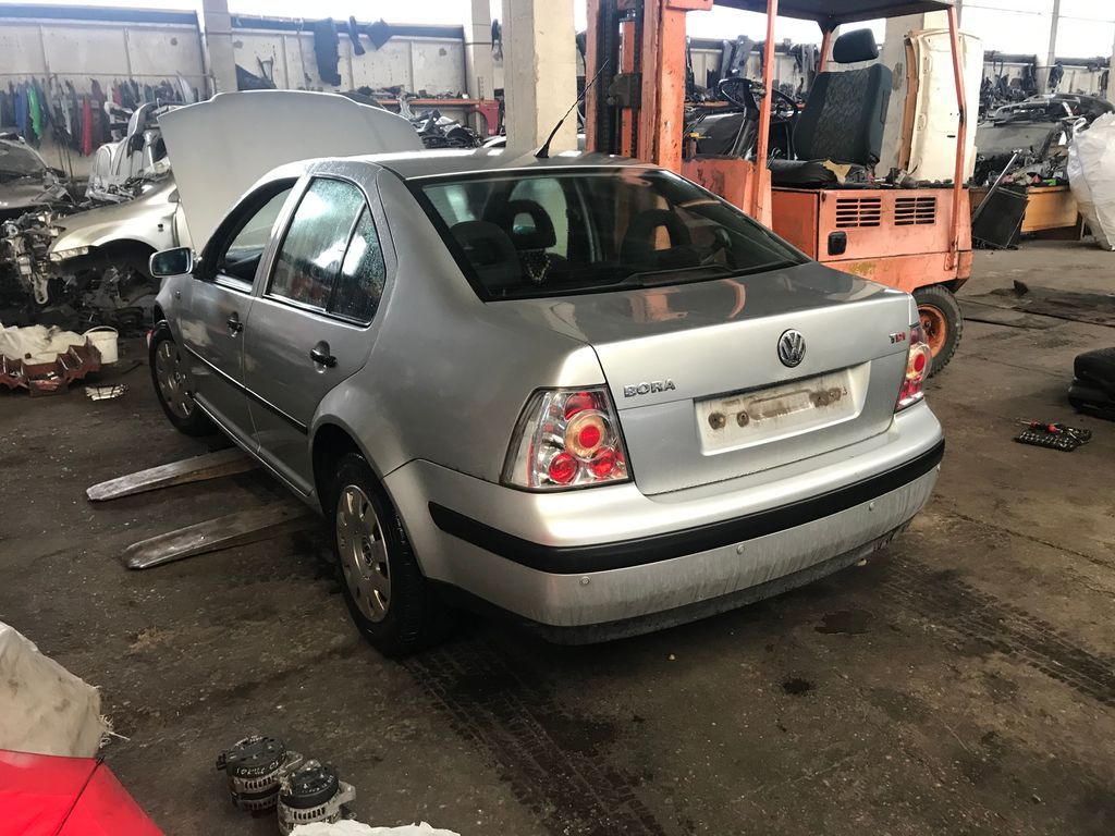 Volkswagen, Saloon | 4