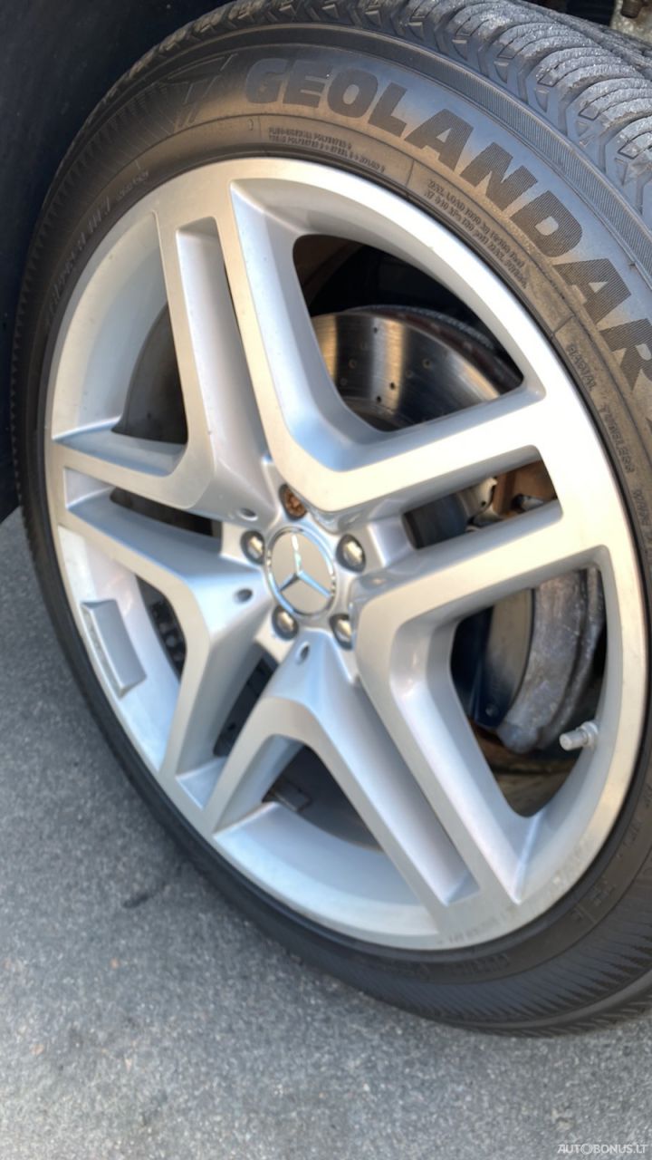 Mercedes-Benz GL550 | 11