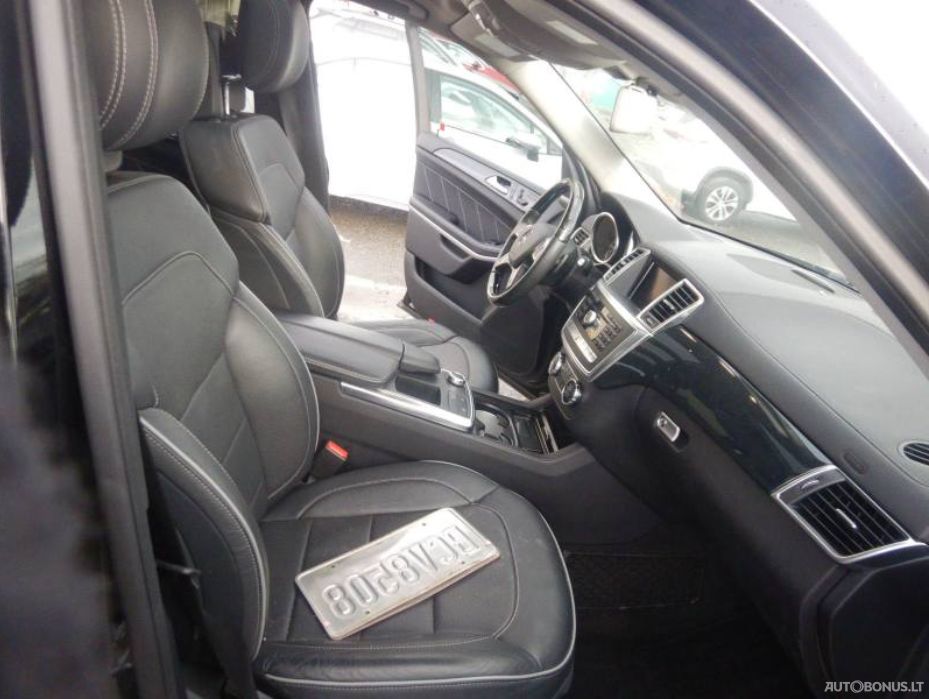 Mercedes-Benz GL550 | 6
