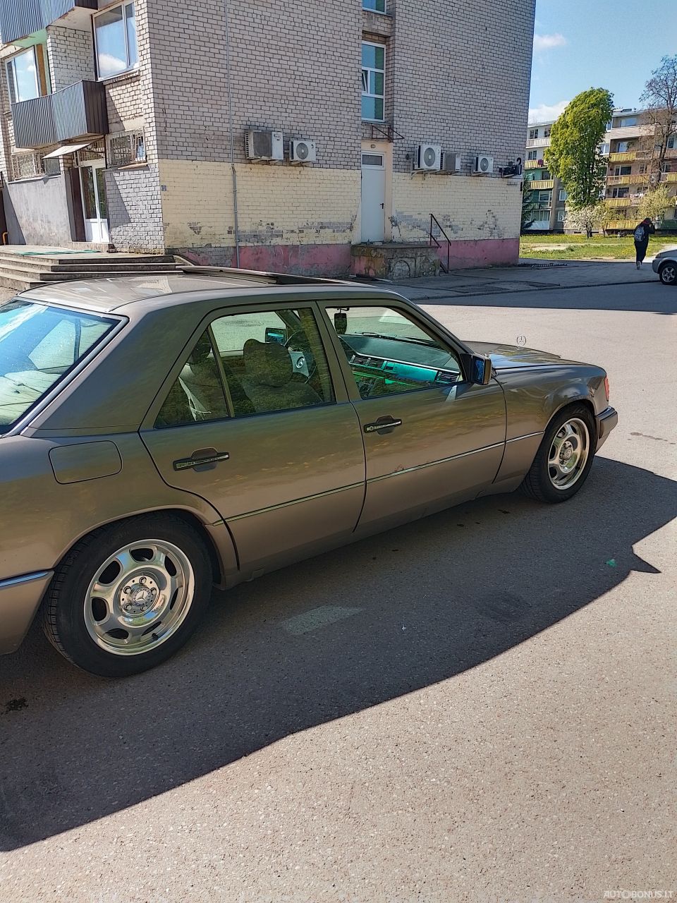 Mercedes-Benz 124 | 3