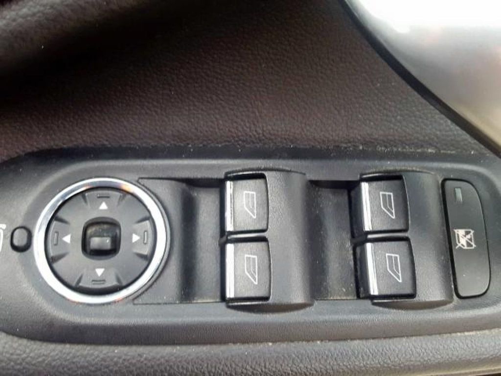 Ford, Universal | 9