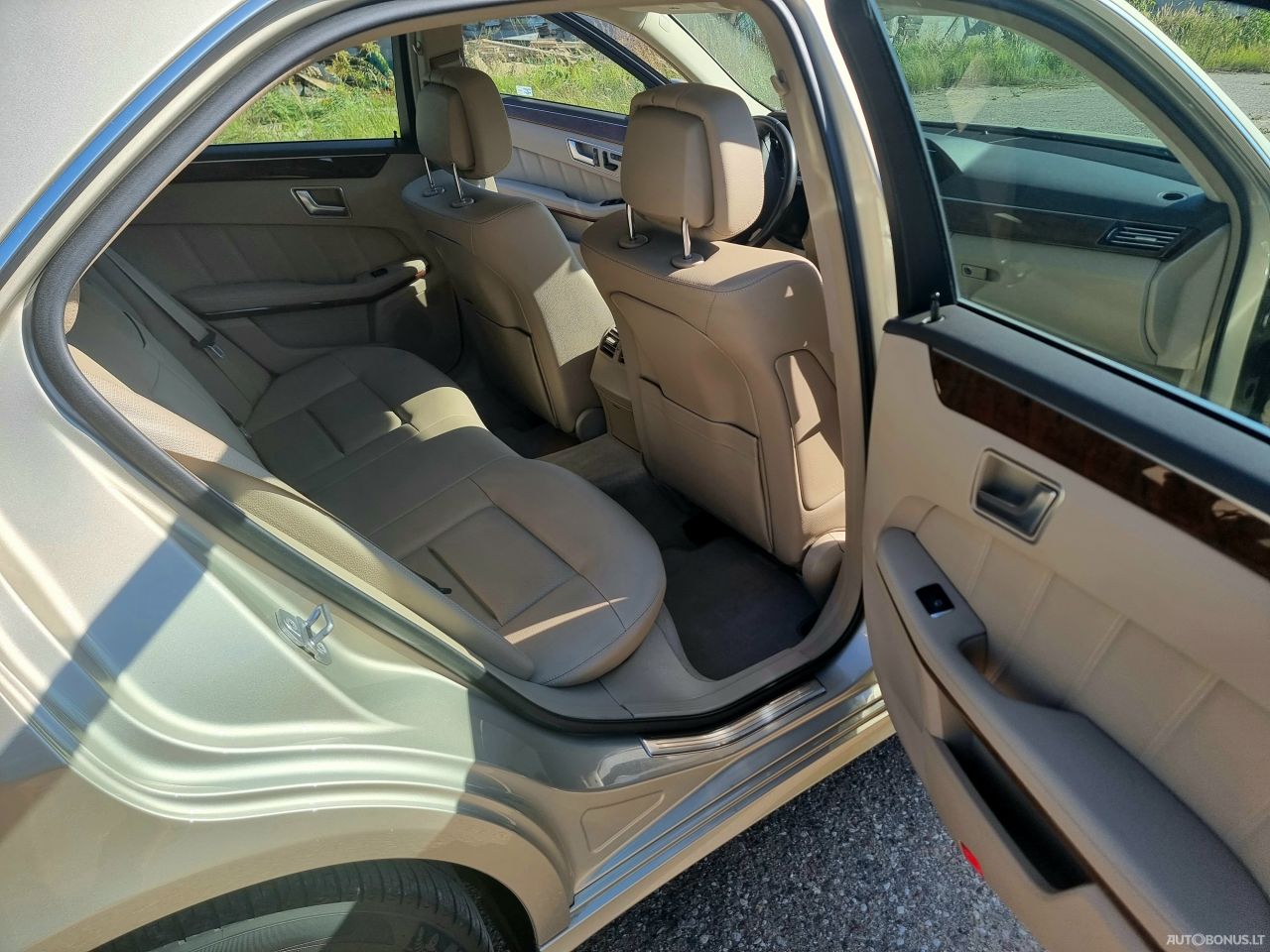 Mercedes-Benz E350 | 7