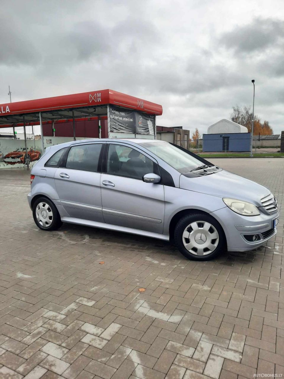 Mercedes-Benz B180 | 1