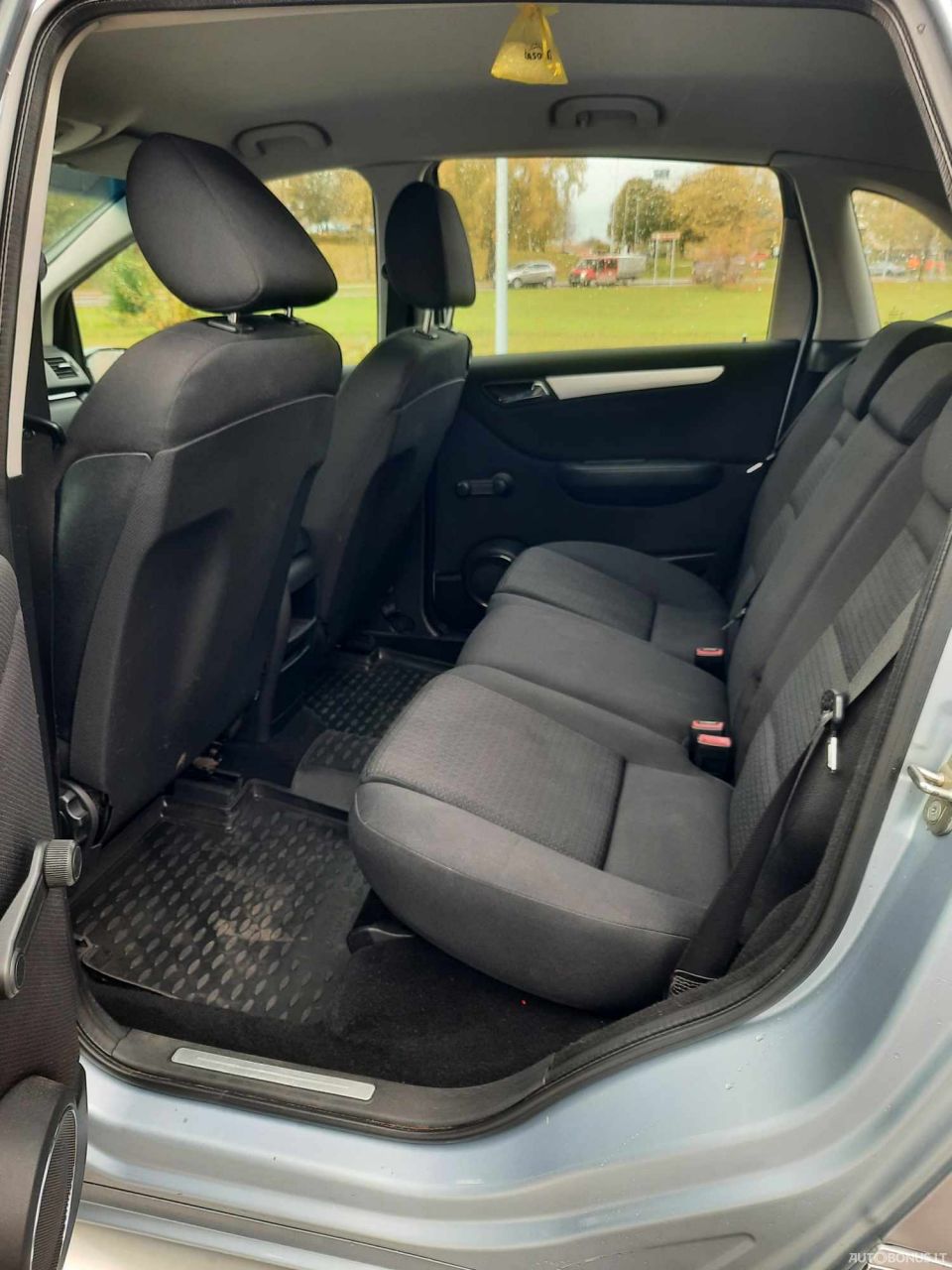 Mercedes-Benz B180 | 6