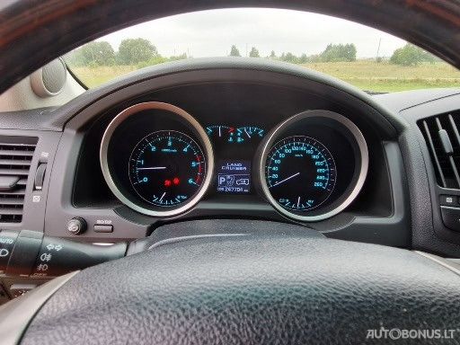 Toyota Land Cruiser V8 | 9