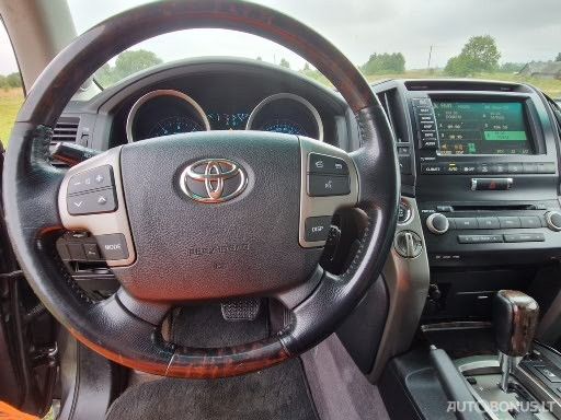 Toyota Land Cruiser V8 | 10
