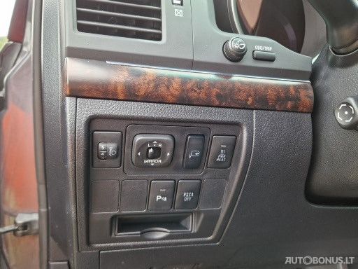 Toyota Land Cruiser V8 | 6
