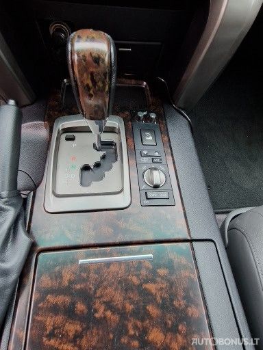 Toyota Land Cruiser V8 | 7