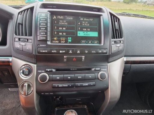 Toyota Land Cruiser V8 | 8