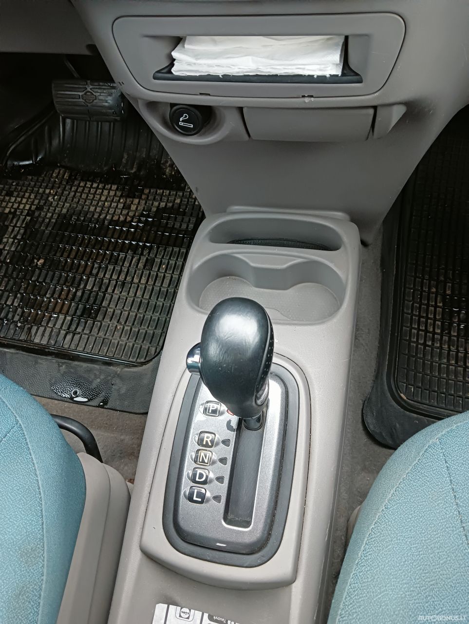 Nissan Almera Tino | 10