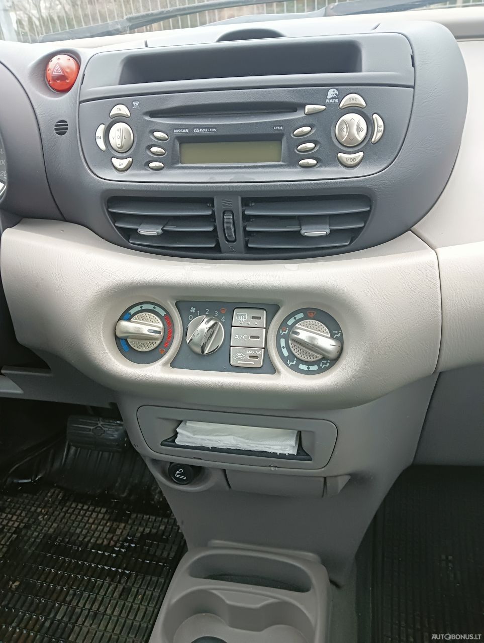 Nissan Almera Tino | 9