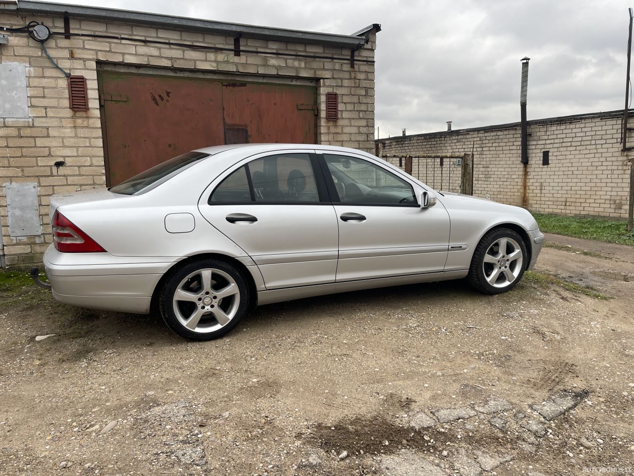 Mercedes-Benz C200 | 2