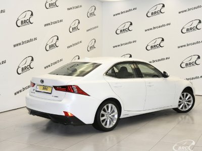 Lexus IS 300h | 1