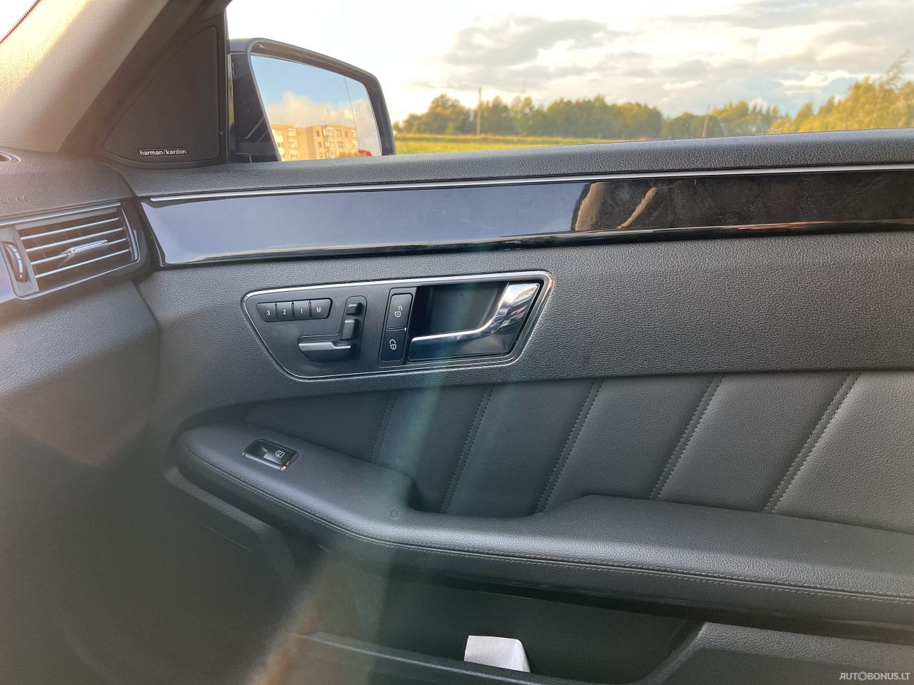 Mercedes-Benz E350 | 9
