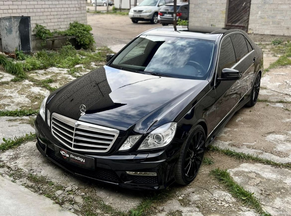 Mercedes-Benz E350 | 6