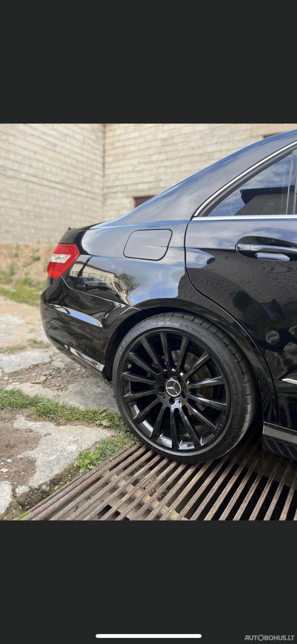 Mercedes-Benz E350 | 7