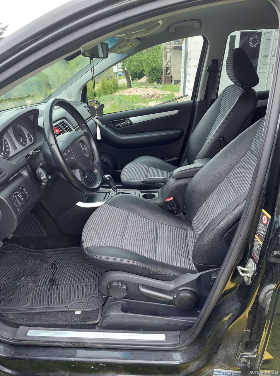 Mercedes-Benz B200 | 9