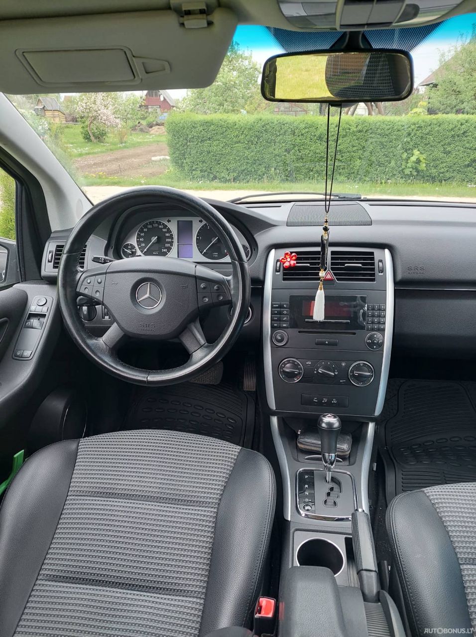Mercedes-Benz B200 | 3