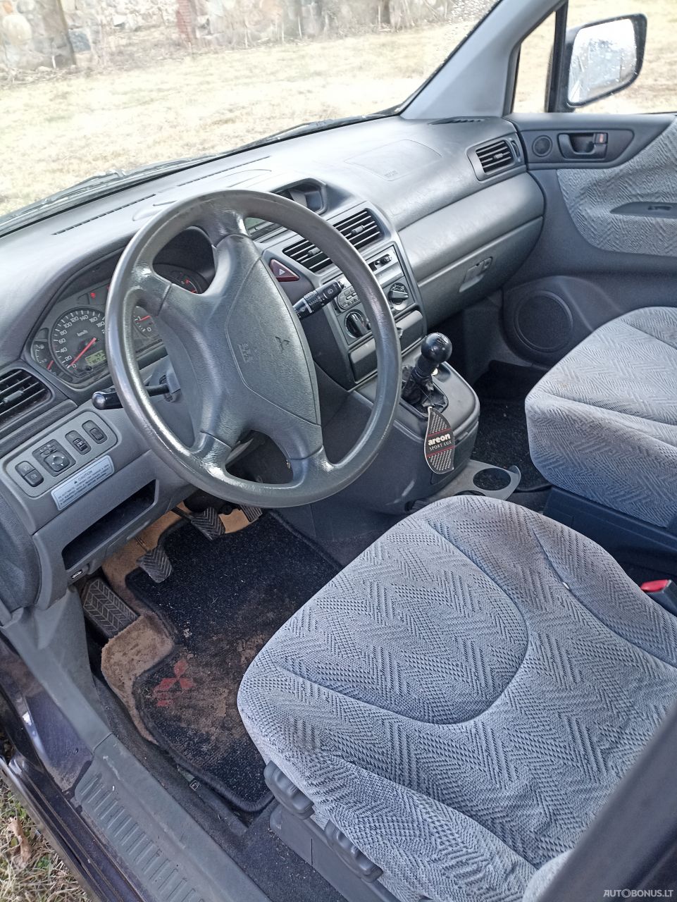 Mitsubishi Space Wagon | 3