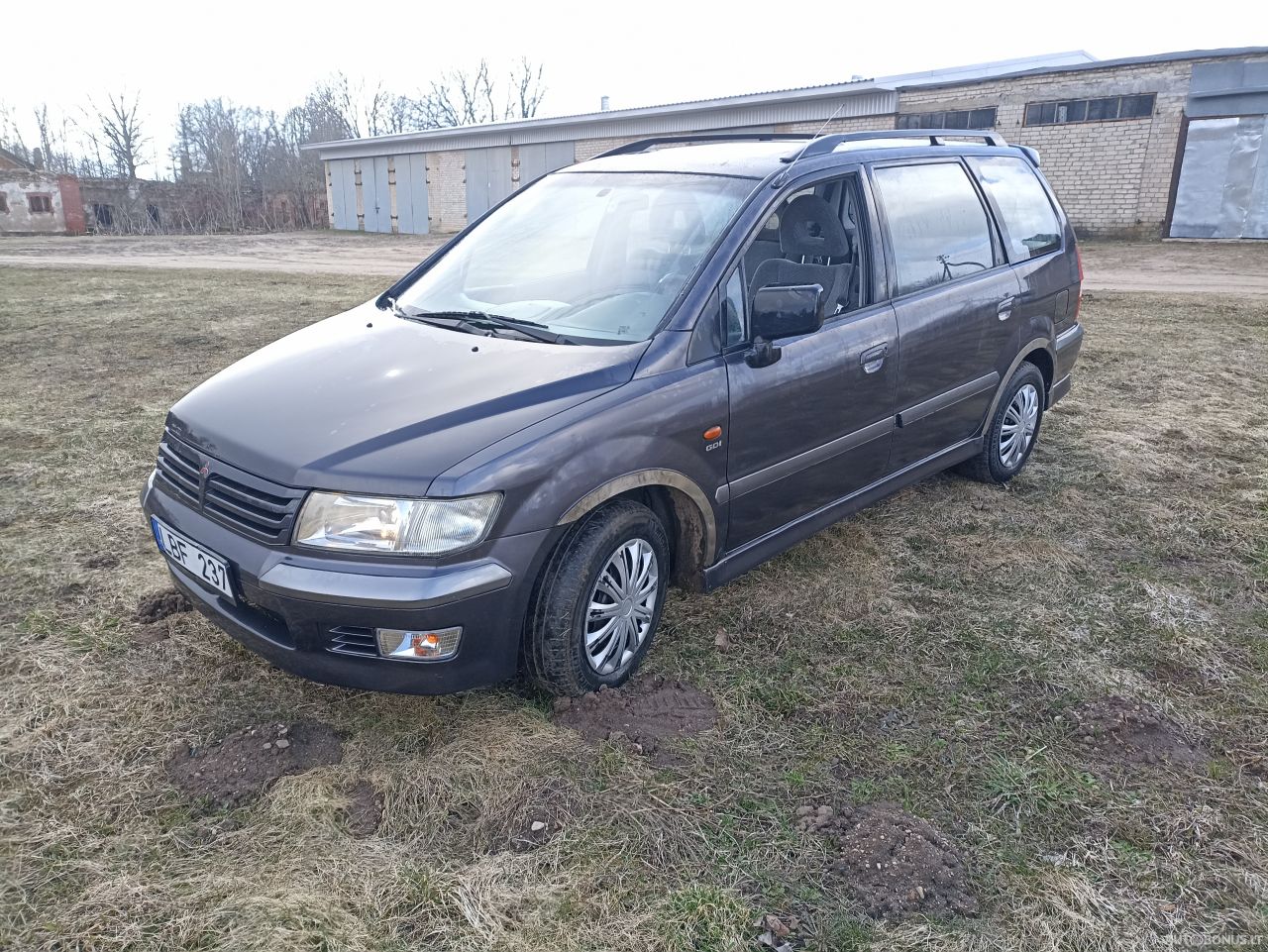 Mitsubishi Space Wagon | 5