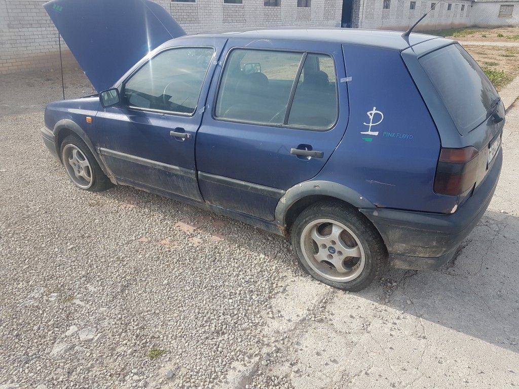 Volkswagen, Saloon | 5