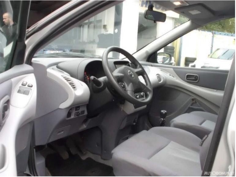 Nissan Almera Tino | 9