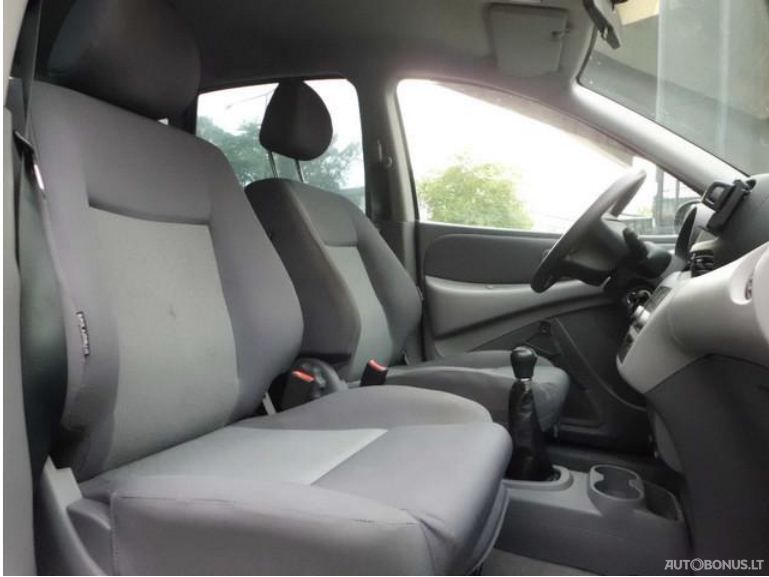 Nissan Almera Tino | 10