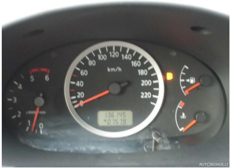Nissan Almera Tino | 11