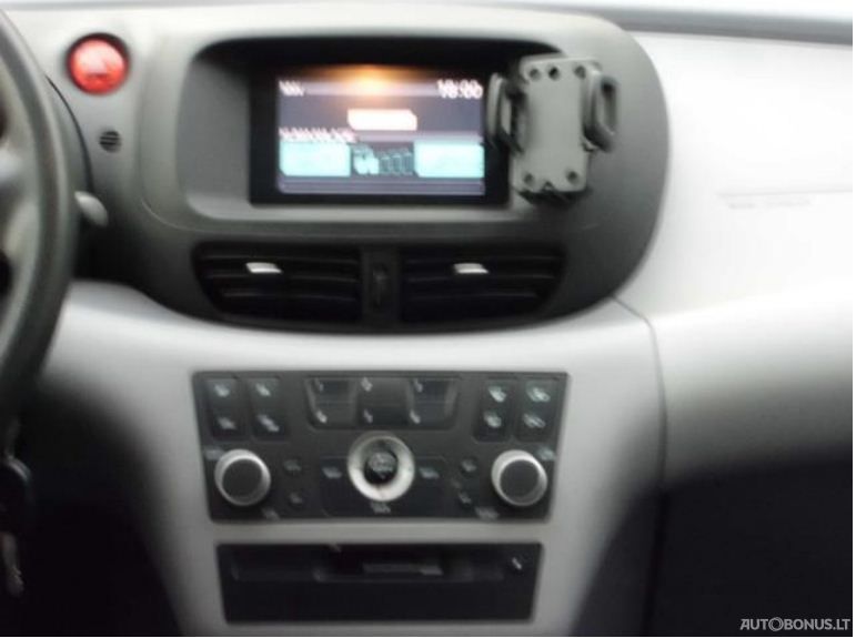 Nissan Almera Tino | 12