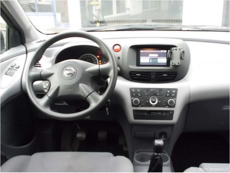 Nissan Almera Tino | 8