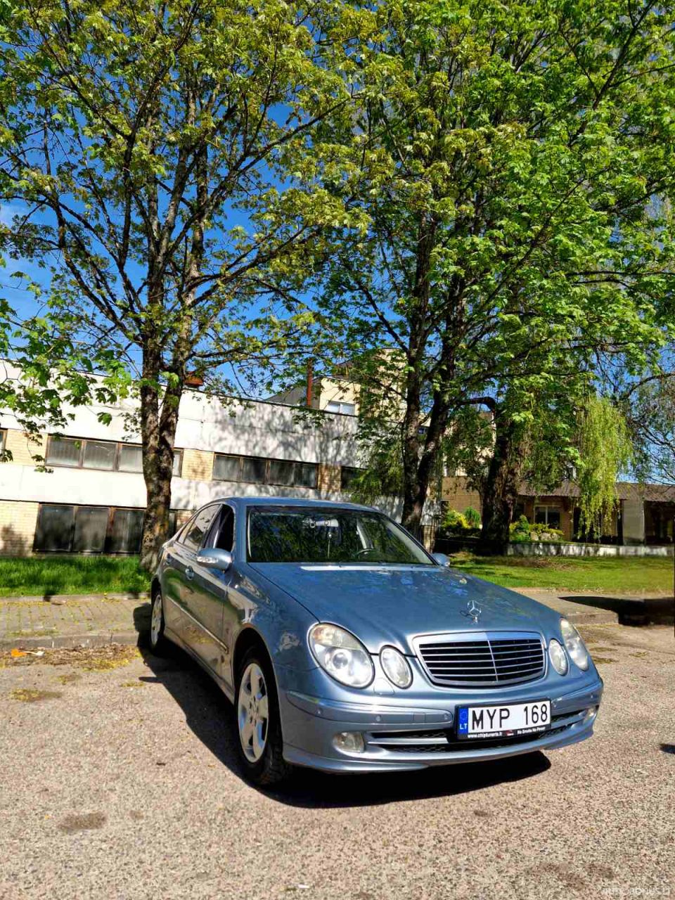 Mercedes-Benz E320 | 8