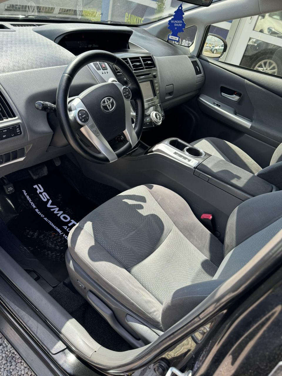 Toyota Prius+ | 4