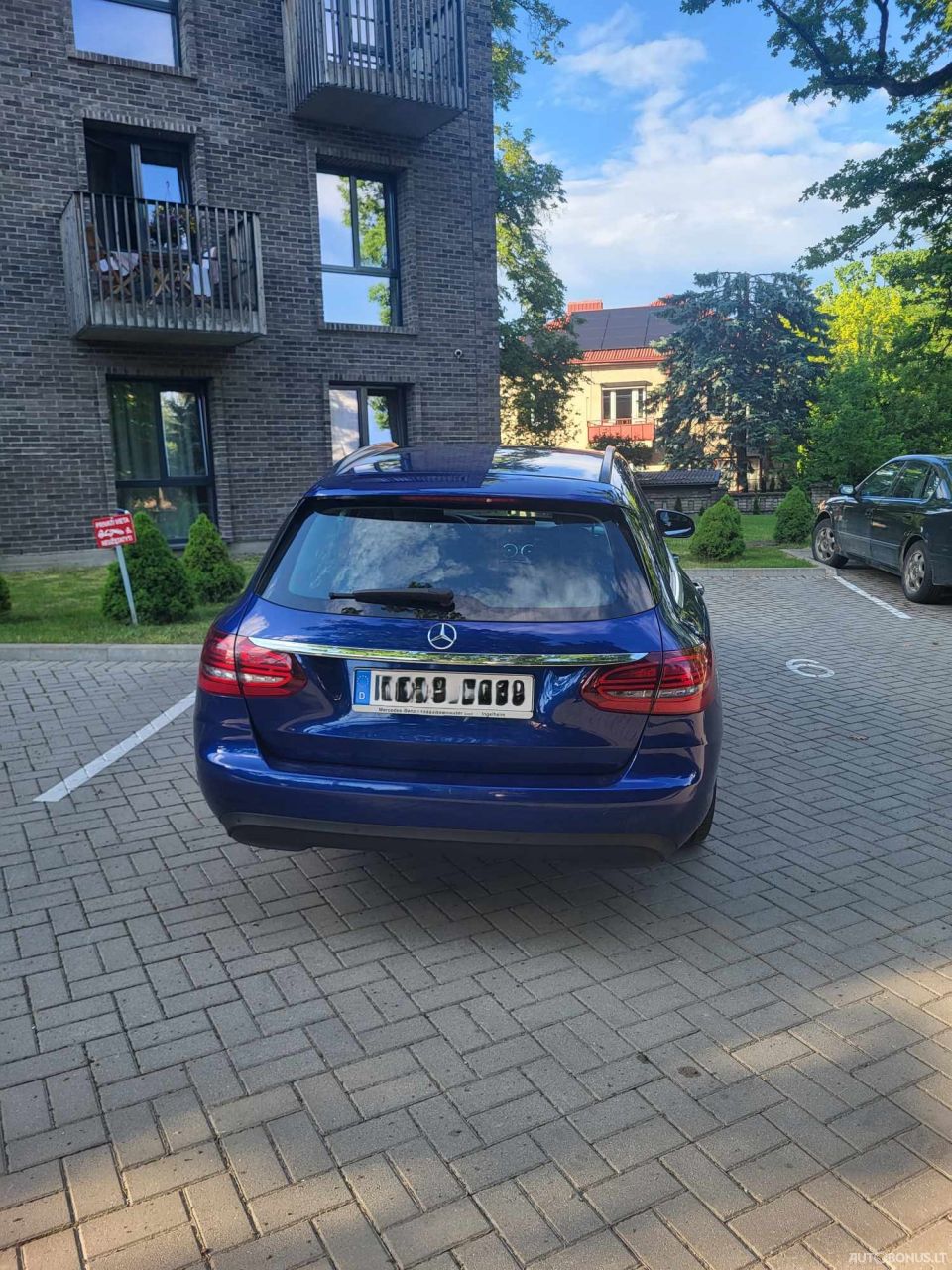 Mercedes-Benz C200 | 3