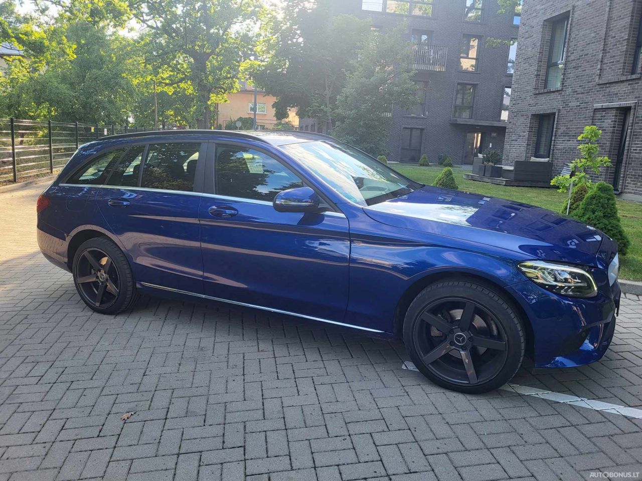 Mercedes-Benz C200 | 4