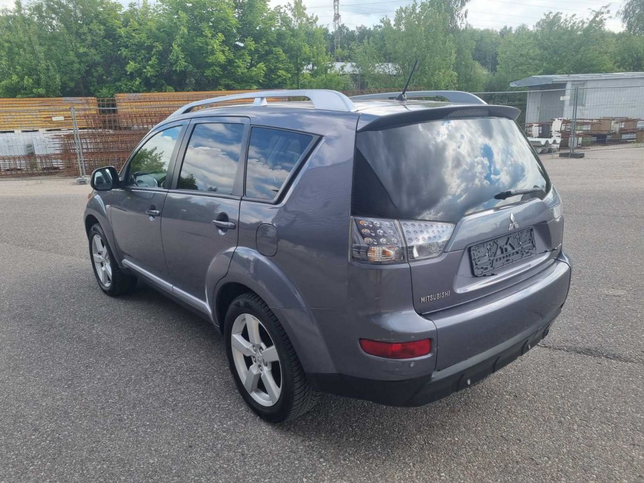 Mitsubishi Outlander | 1