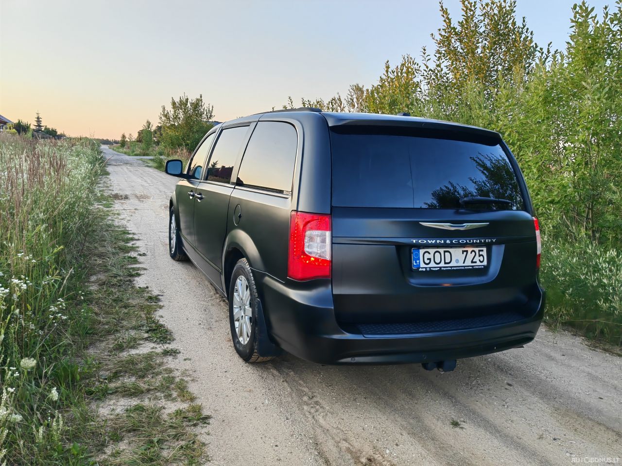 Chrysler Town & Country | 3