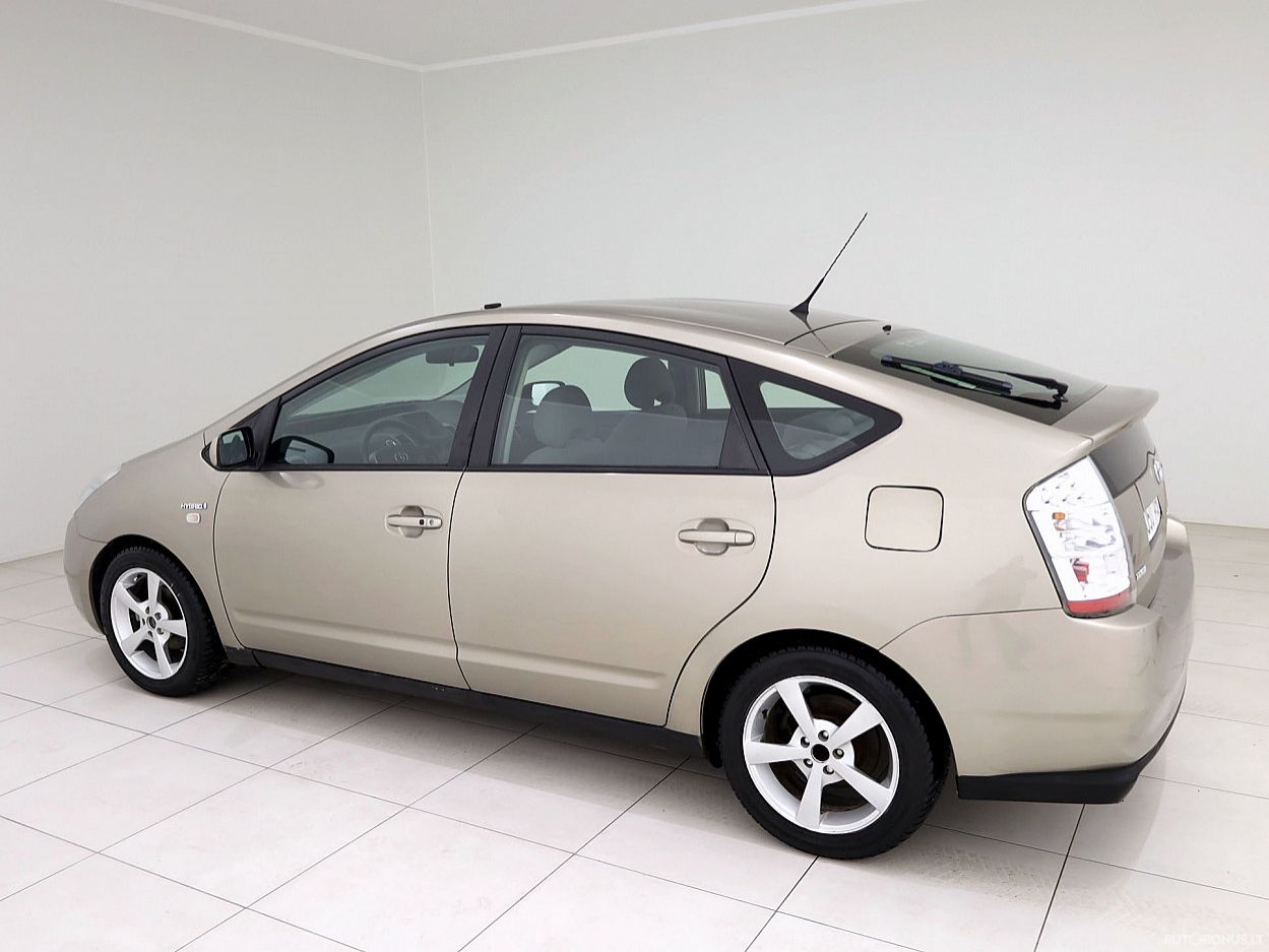 Toyota Prius | 3