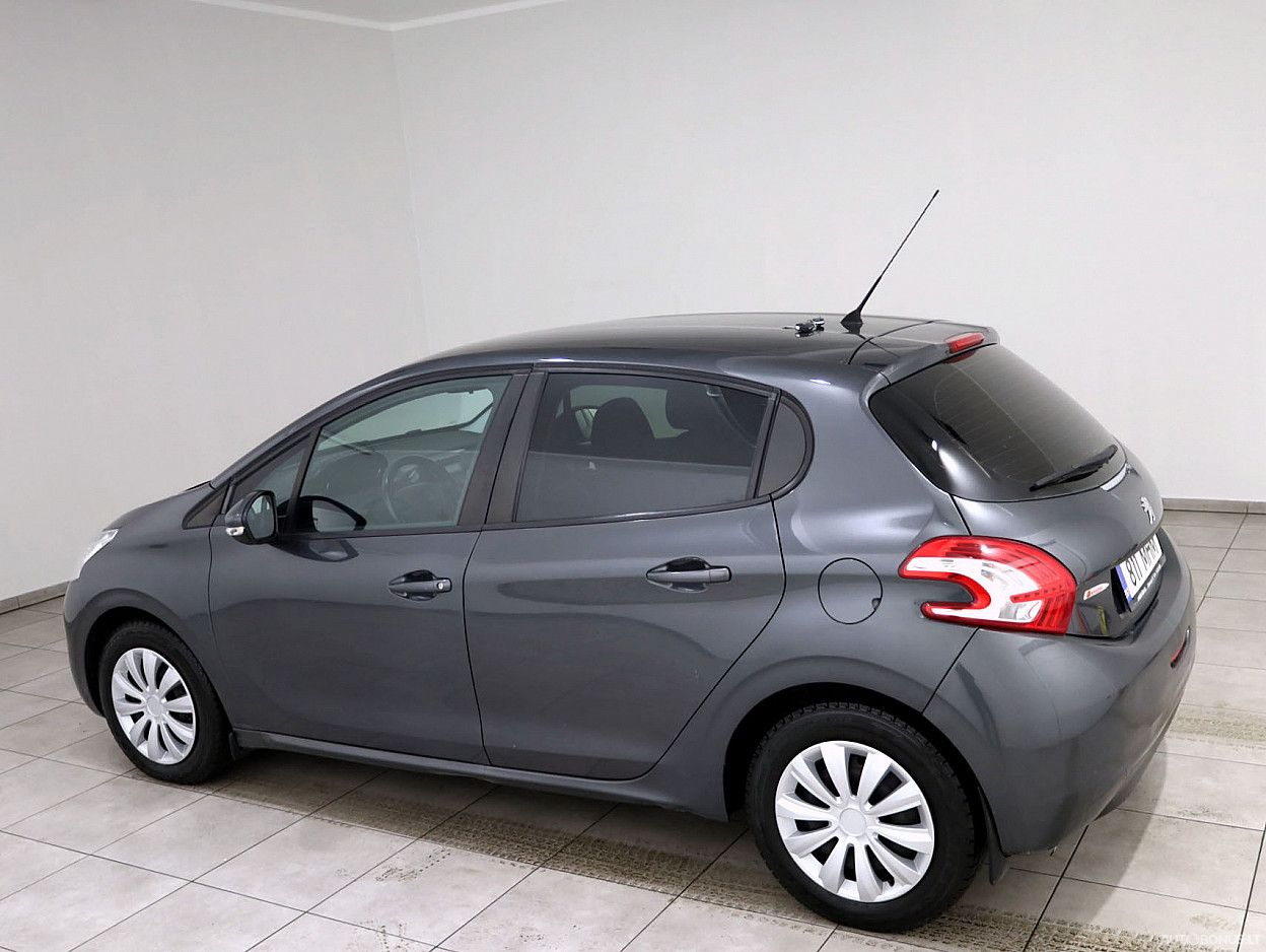 Peugeot 208 | 3