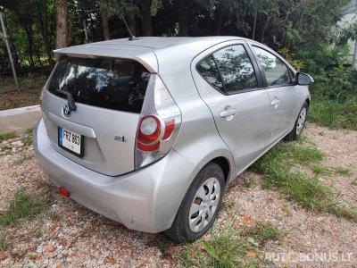 Toyota Prius C | 2