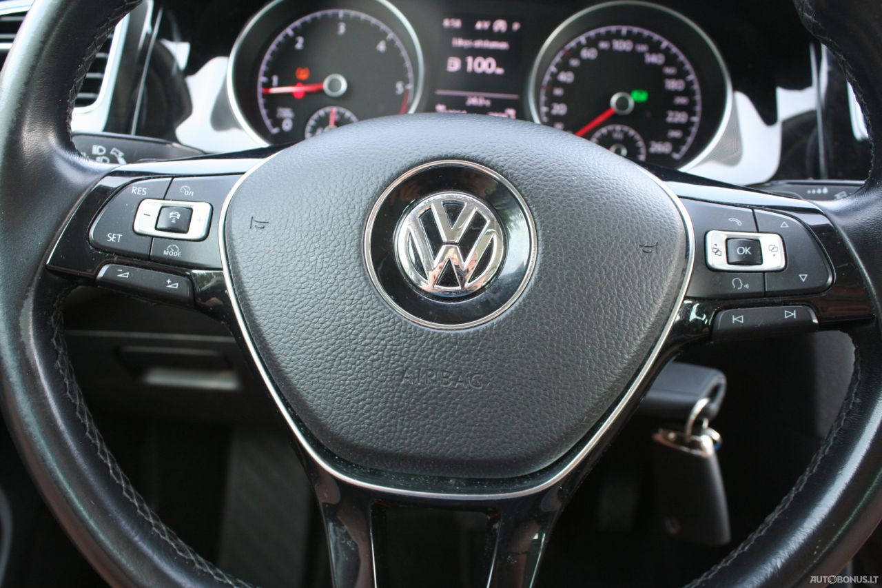 Volkswagen Golf | 9