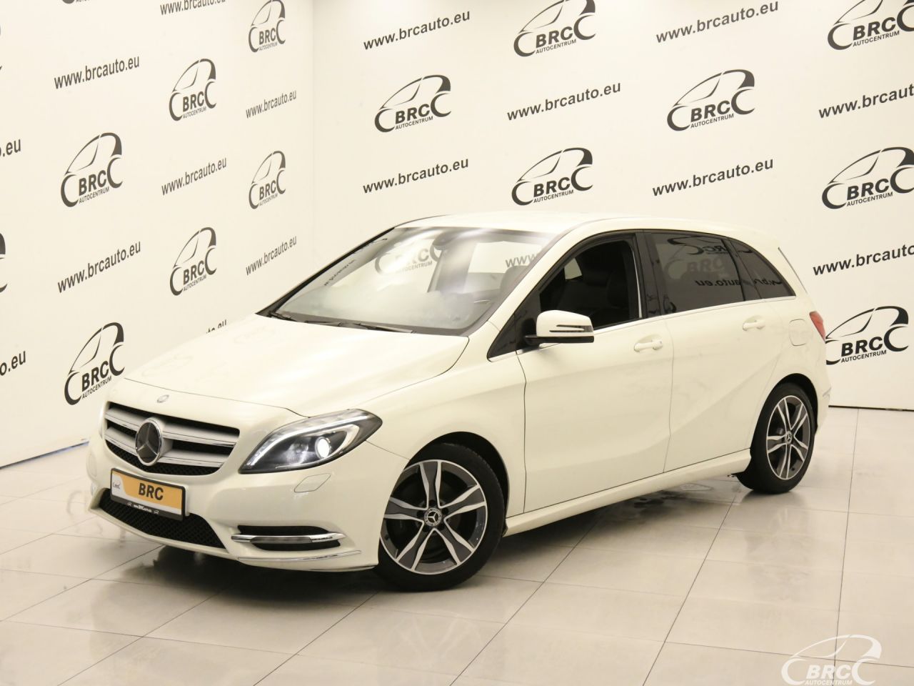 Mercedes-Benz B180 | 0