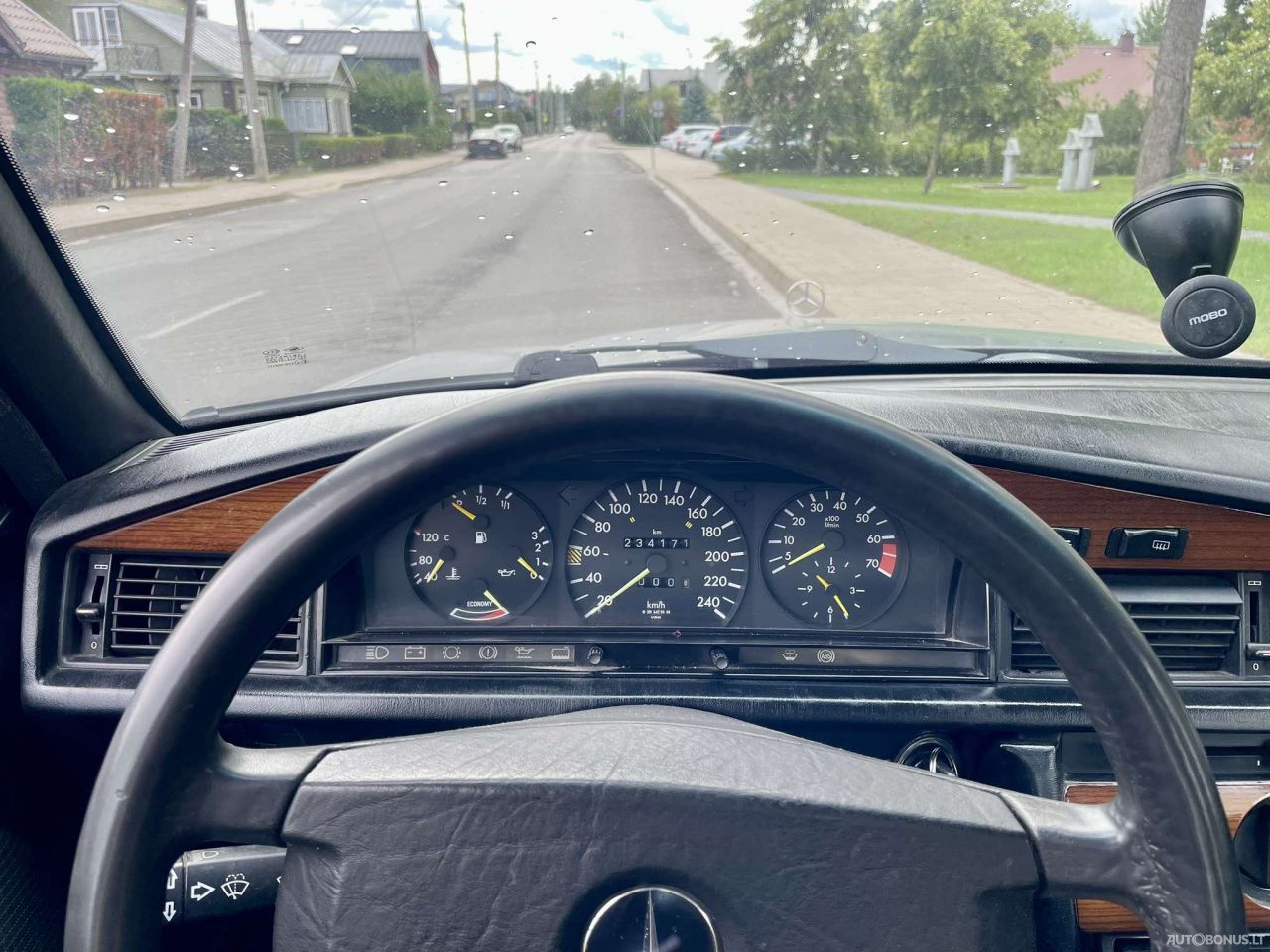 Mercedes-Benz 190 | 4