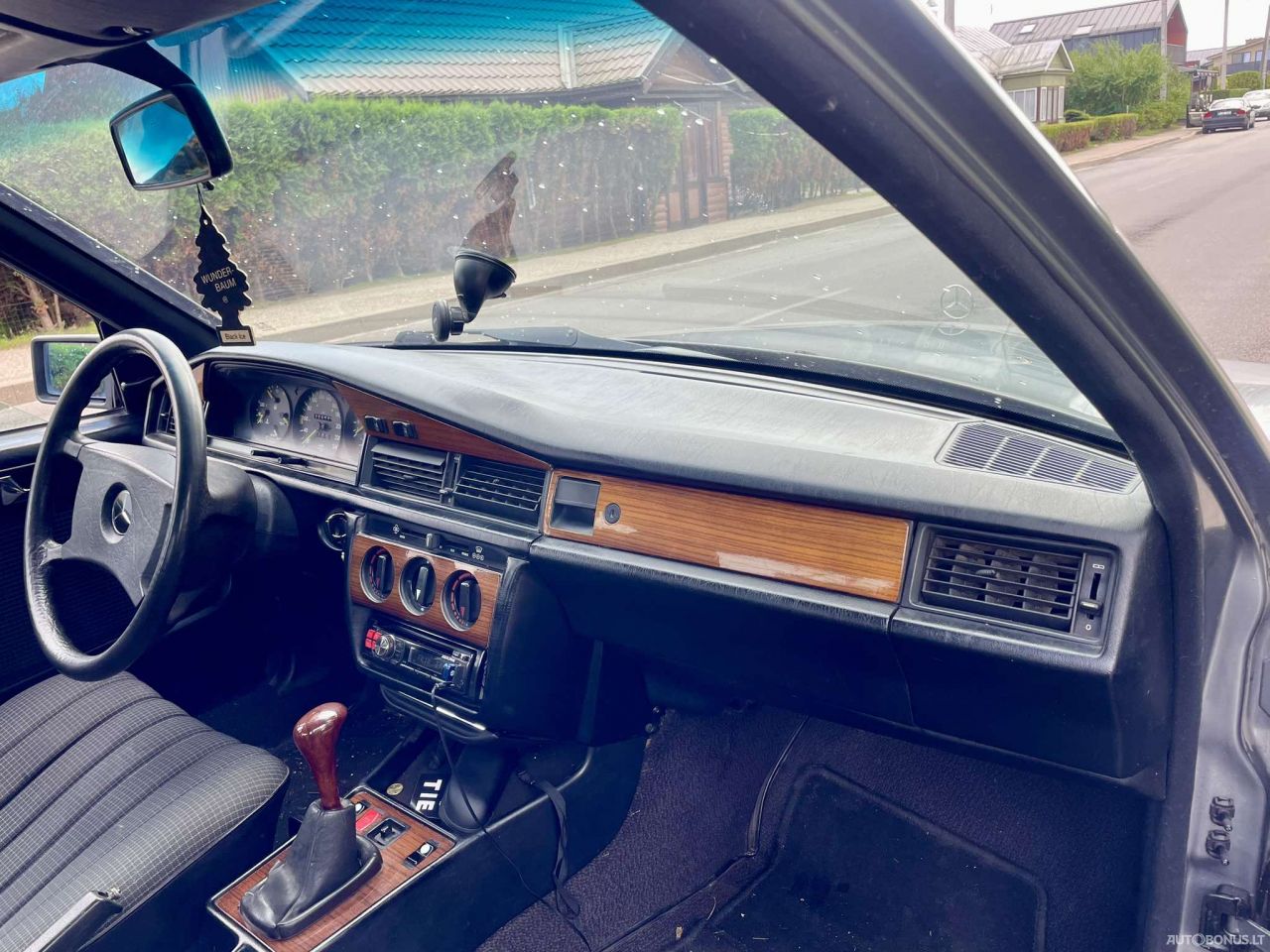 Mercedes-Benz 190 | 6